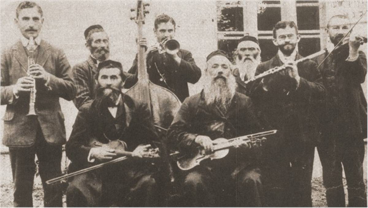 Jewish musicians from Rohatyn, 1912. (Wikimedia)