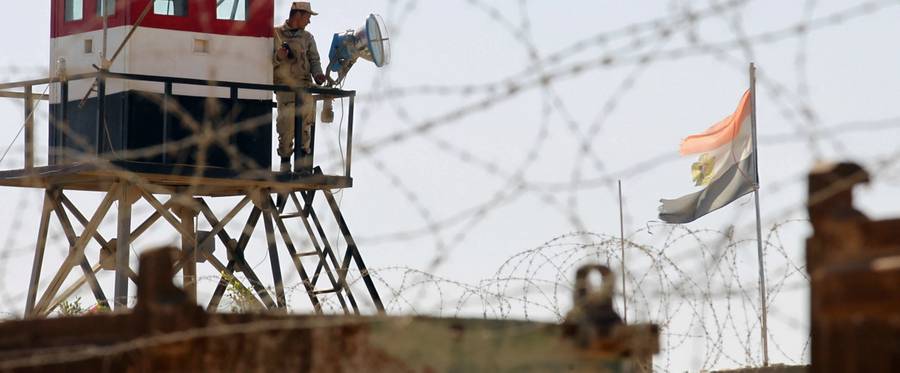 An Egyptian soldier mans a watchtower of the Rafah border crossing in the Gaza Strip, October 26, 2014. 