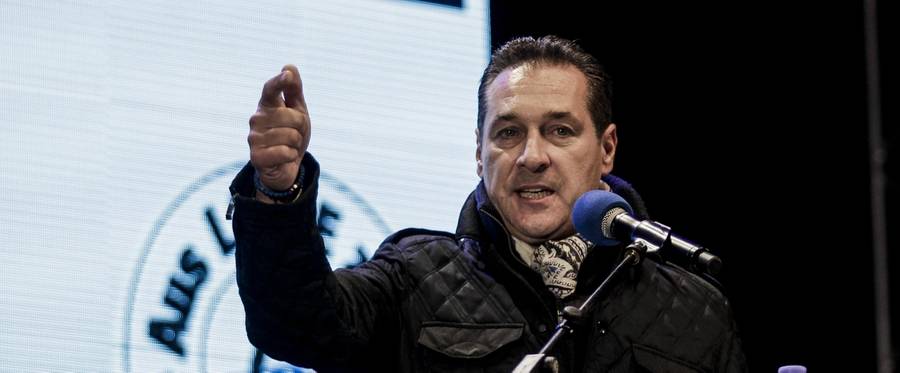 Heinz-Christian Strache, leader of right-wing Austrian Freedom Party, speaks with supporters ahead of the local elections in Vienna, Austria, October 8, 2015. 
