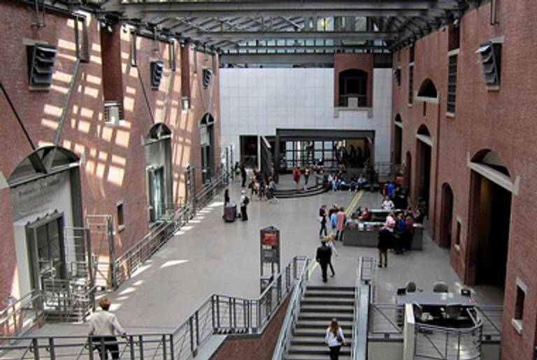 Lobby of the U.S. Holocaust Memorial Museum.(Wikipedia)