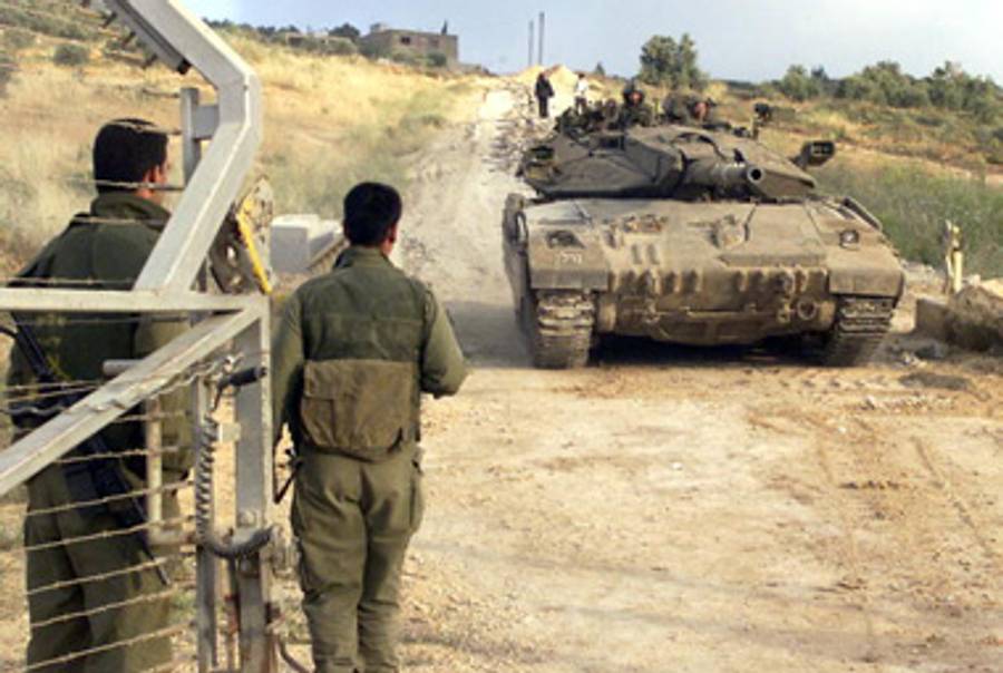 The last Israeli tank leaving Lebanon crossed the Israeli-Lebanese border on May 24, 2000.(Menahem Kahana/AFP/Getty Images)