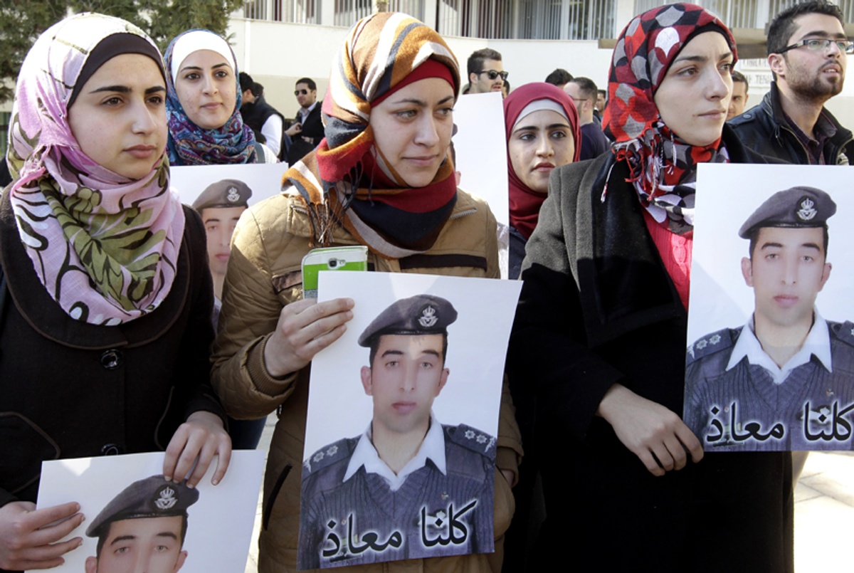 Anwar Tarawneh (center), the wife of Jordanian pilot Maaz al-Kassasbeh, who was captured and murdered by Islamic State (IS) group militants on Dec. 24 after his F-16 jet crashed while on a mission against the jihadists over northern Syria.(Khalil Mazraawi/AFP/Getty Images)