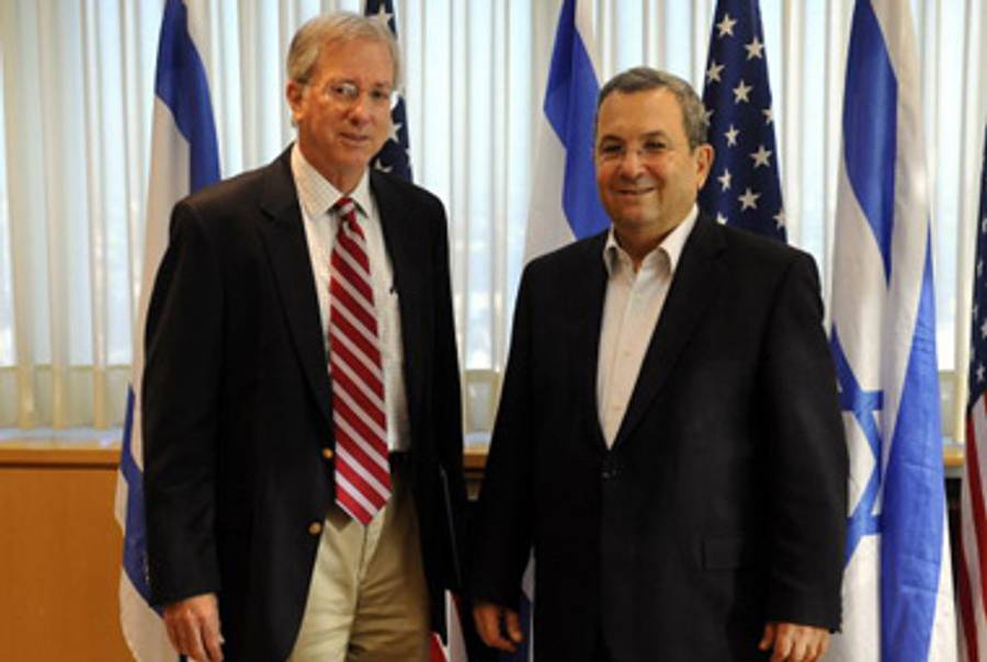 Dennis Ross (L) last year with Israeli Defense Minister Ehud Barak (R).(Matty Stern/U.S. Embassy Tel Aviv via Getty Images)