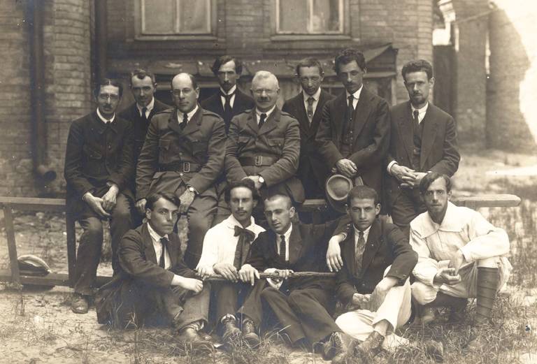 Back row, L-R: Baal -Makhshoves (Isadore Eliashiv), Elias Tcherikower, Nokhem Shtif, Zelig Kalmanovitch, Dovid Bergelson, and Volf Latski-Bertoldi