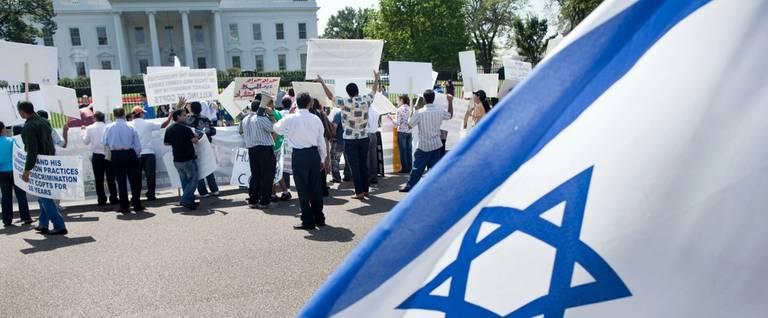 A pro-Israel activist in front of the White House, September 2, 2010.
