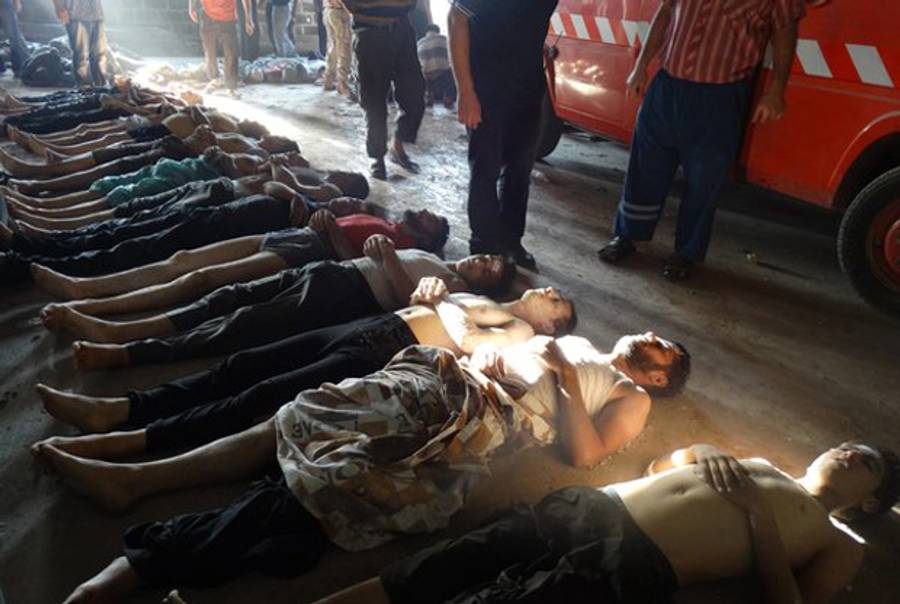 Photo from Syrian opposition's Shaam News Network shows victims of alleged chemical attack by Syrian government.(Shaam News Network/Reuters)