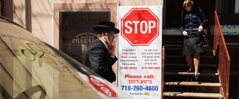 A sign warns people of measles in the ultra-Orthodox Jewish community in Williamsburg on April 10, 2019, in New York City.