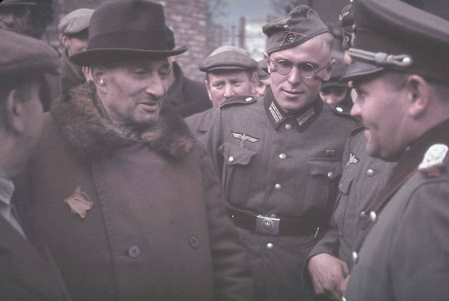 A Photo from 'The Brink of Oblivion: Color Photos of Nazi-Occupied Poland'(Hugo Jaege)