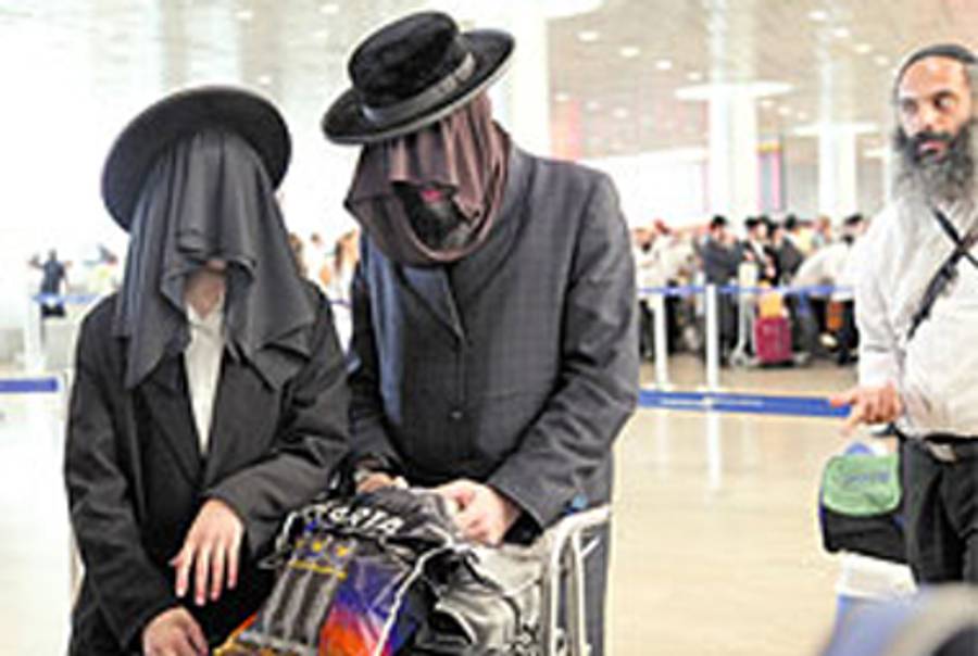 Hasidim on their way to Uman.(Haaretz/Lior Mizrachi)