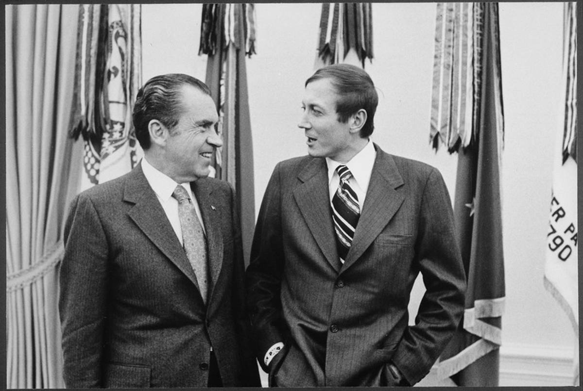 Yevtushenko (right) with US President Richard Nixon, February 3, 1972. (Wikimedia)