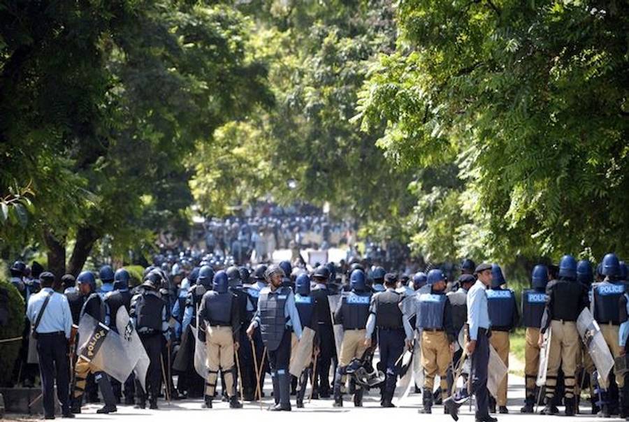 Police in Pakistan Block Protestors' Path to U.S. Embassy