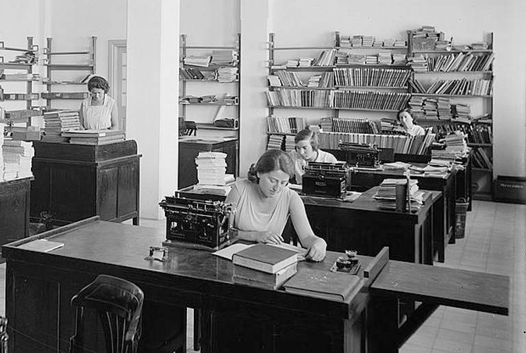 The recording room at Hebrew University Library, c. 1930.(Library of Congress)