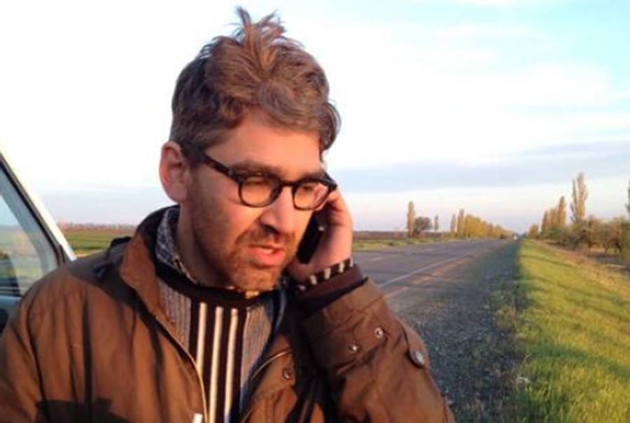 Simon Ostrovsky en route to Donetsk after being freed in Ukraine on April 24, 2014. (Jean-François Bélanger/CBC)