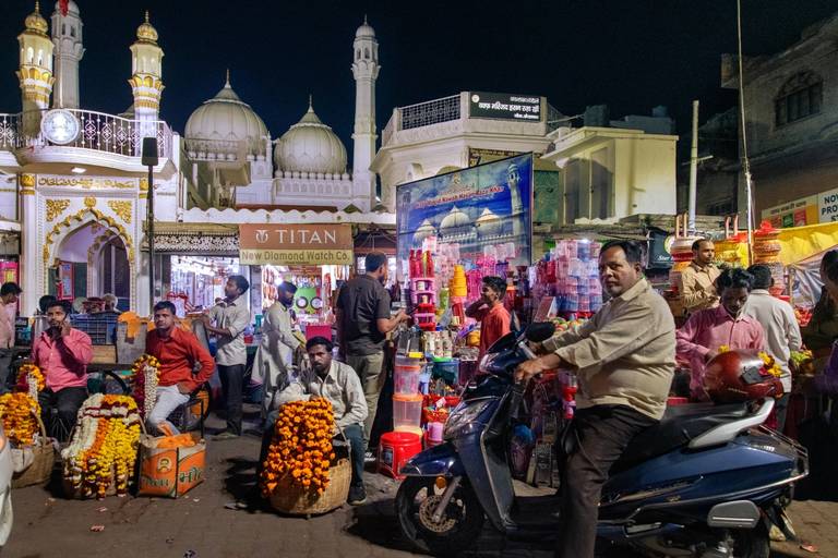 Street scene in Ayodhya, India, 2022