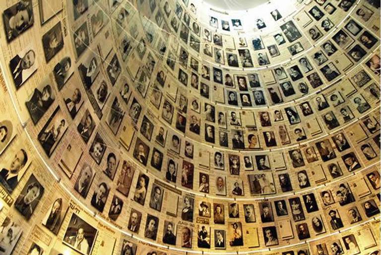 An atrium in Yad Vashem, in Israel, featuring the faces of Holocaust victims.(HD Tourismo/Flickr)