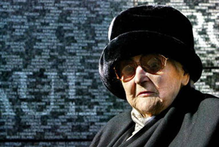 Nancy Wake at the Australian war memorial in London in 2004. (Nicolas Asfouri/AFP/Getty Images )