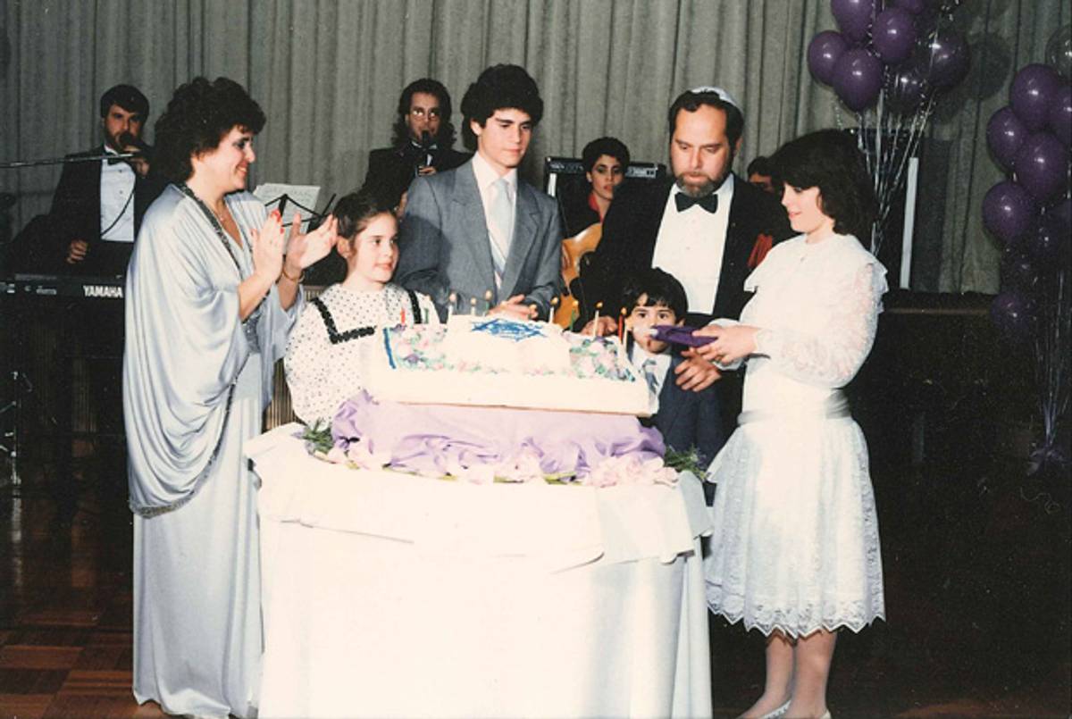 Jennifer Groen and her family, Elkins Park, Pa., April 26, 1986.(Courtesy Jennifer Groen and the JCC in Manhattan)
