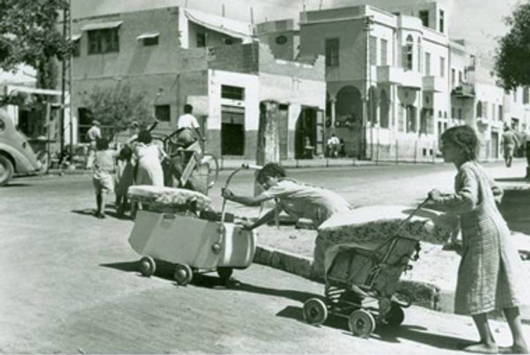 Arab families leaving Jaffa, 1948.(UNRWA)