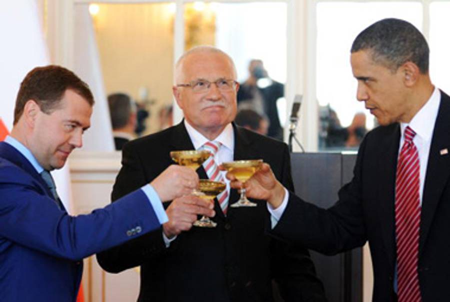 Presidents Obama, Medvedev, and Vaclav Klaus (Czech Republic) this morning.(Jewel Samad/AFP/Getty Images)