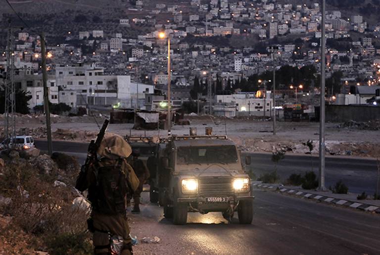 Israeli soldiers take part in a search operation for three kidnapped Israeli teenagers on June 18, 2014 in the West Bank town of Nablus. (JAAFAR ASHTIYEH/AFP/Getty Images)