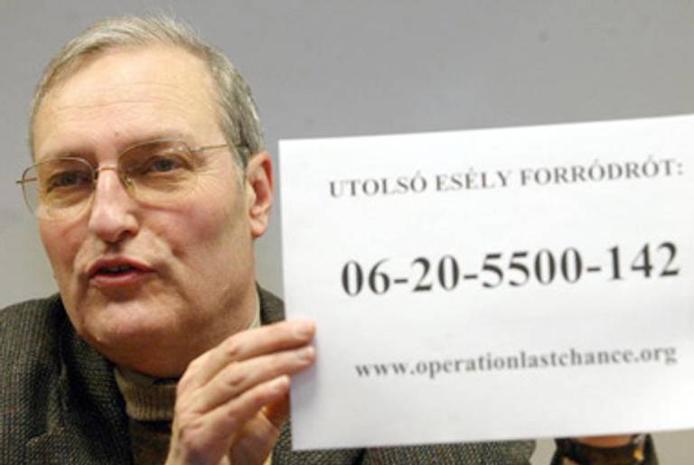 At a 2005 Budapest press conference, Efraim Zuroff encouraged those with information about alleged Hungarian war criminal Charles Zentai to dial a hotline.(Ferenc Isza/AFP/Getty Images)