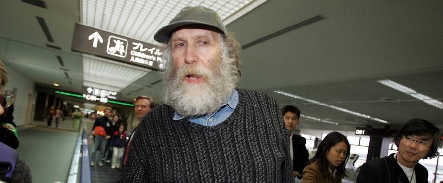 Chess legend Bobby Fischer appears at New Tokyo International Airport for a departure March 24, 2005 in Narita, Japan.