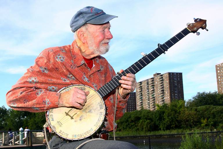Singer Pete Seeger performs at the 2009 Dorothy and Lillian Gish Prize special outdoor tribute at Hunts Point Riverside Park on September 3, 2009 in New York City.(Astrid Stawiarz/Getty Images)