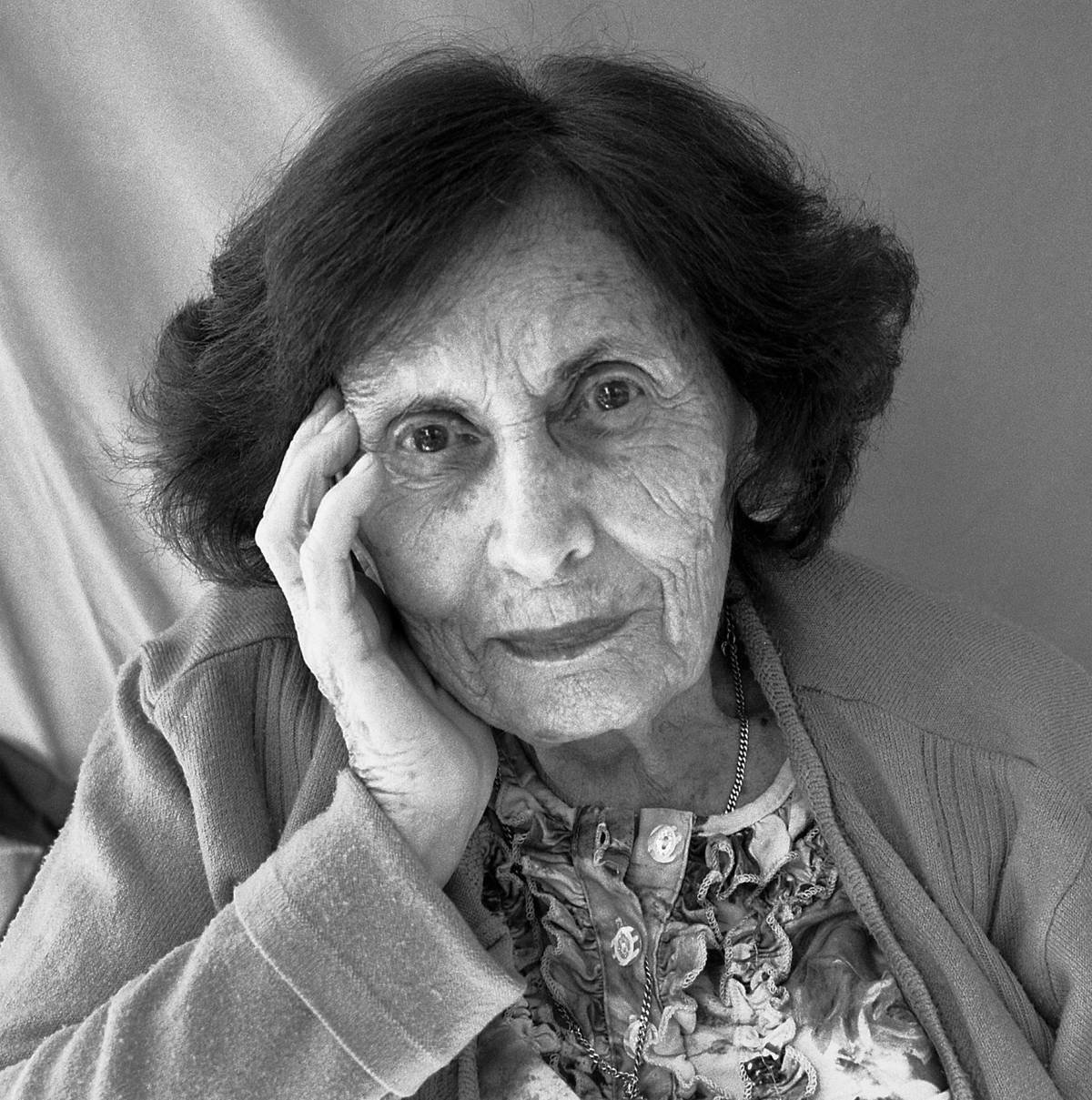 ‘Aunt Avigail’ (Avigail Sheffer), matriarch of the family, and specialist in ancient ceramics and textiles from Masada.