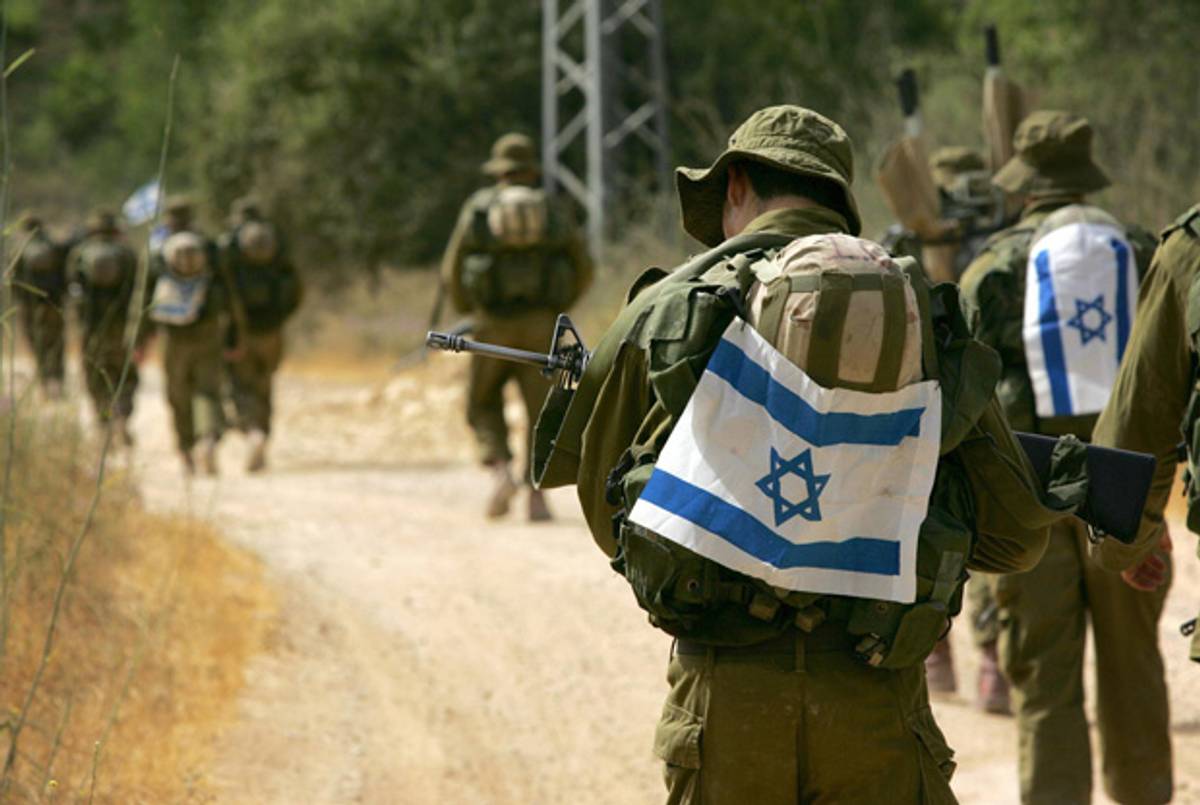 Israeli army paratroopers march through the Israeli countryside, June 2005.(David Furst/AFP/Getty Images)