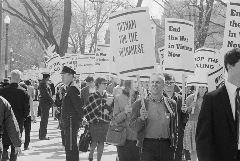 April 17, 1965: Students picketing in front of the White House to protest the U.S. policy in Southeast Asia and to demand an end to the war in Vietnam.
