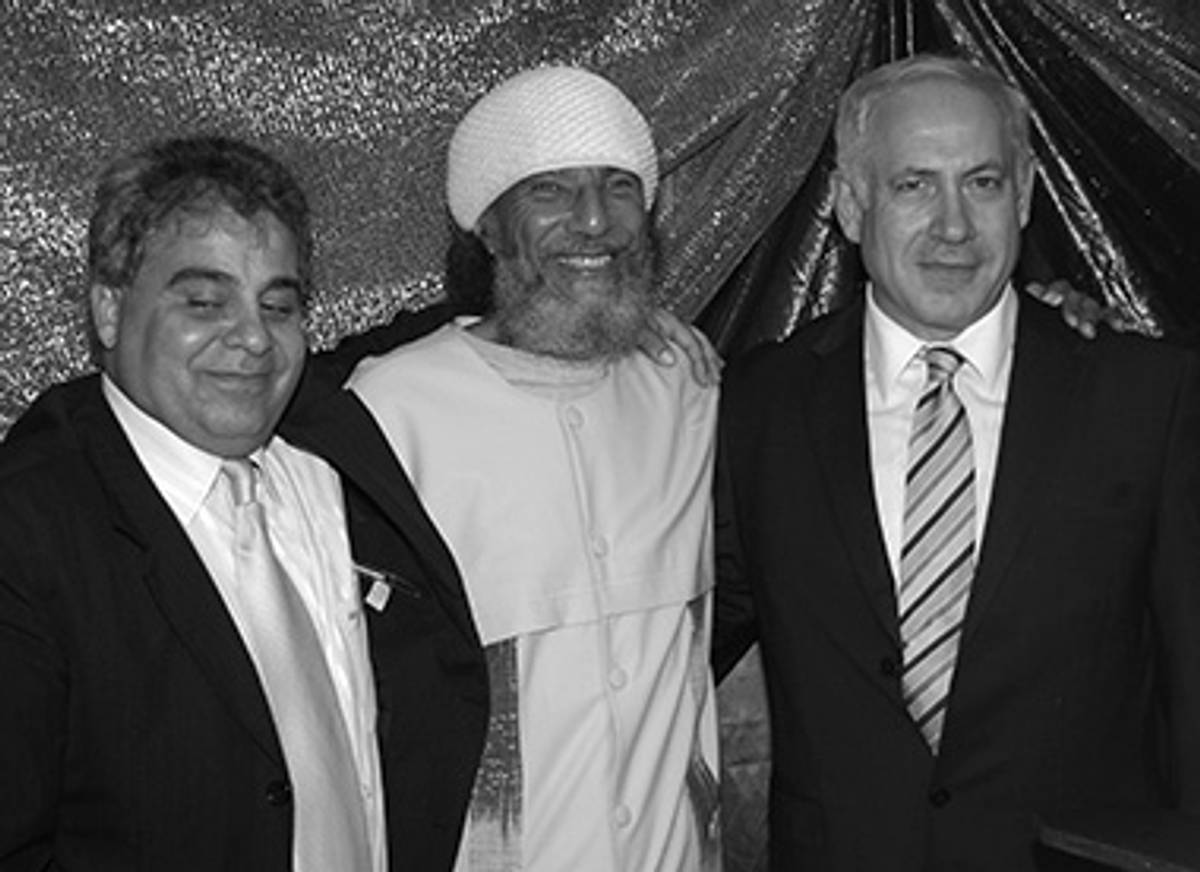Ben Ammi (center) with local Dimona politician Benni Beton and Israeli Prime Minister Benjamin Netanyahu at the AHIJ’s Village of Peace in 2008. (Crowned Sister Cattriellah eshet Rockameem)