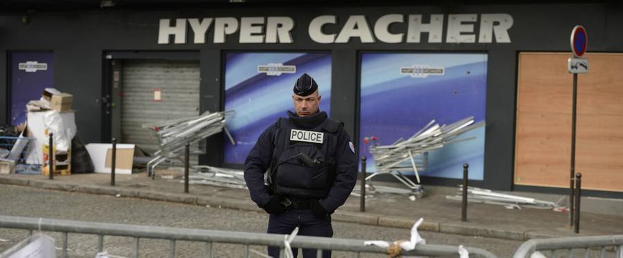 A policeman stands guard in front the Hyper Cacher kosher supermarket where jihadist gunman Amedy Coulibaly killed four people on January 9, 2015 in Paris, France. 