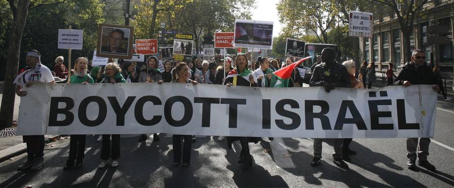 People take part in a pro-Palestinian demonstration on October 10, 2015 in Paris, calling for a boycott of Israel and for the recognition of the State of Palestine.  
