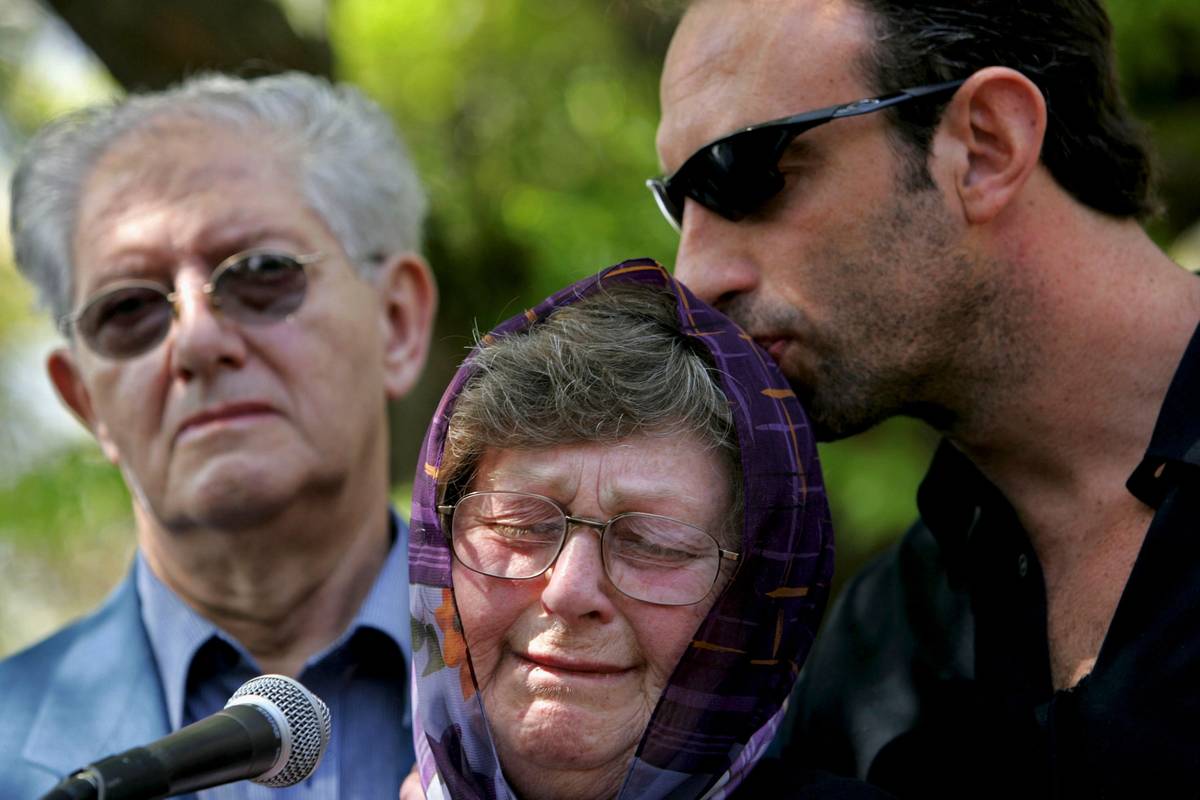 Marlena Librescu is comforted by her son Joe during the funeral of Liviu Librescu in Ra’anana, Israel, April 20, 2007. (David Silverman/Getty Images)