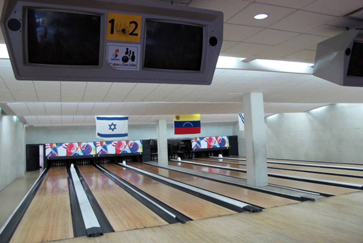 The Hebraica club’s bowling alley.