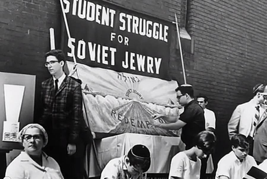 Student Struggle for Soviet Jewry sign at a rally. (YouTube)