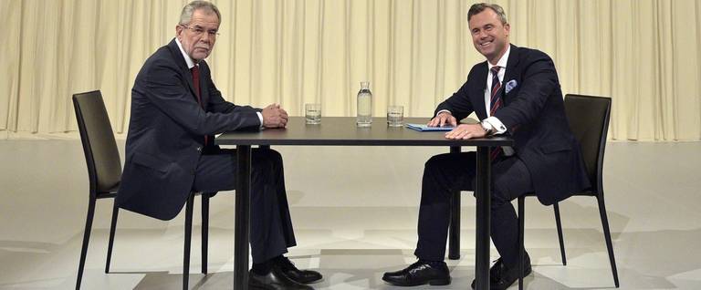 Top candidate Alexander Van der Bellen (L), supported by The Greens, and Austrian right wing Freedom Party (FPOe) top candidate Norbert Hofer (R) are pictured before the start of a TV-Confrontation in Vienna, on May 15, 2016. 