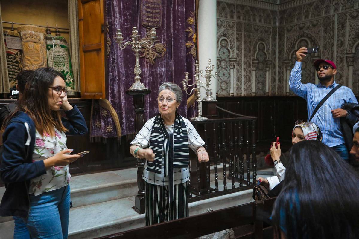 Rachel Muyal at the Nahon synagogue in the medina of Tangier with students of the Mimouna Foundation, 2019.
