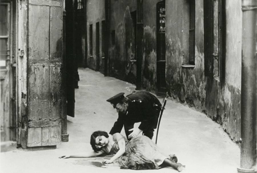 Pola Negri in The Yellow Shield(Courtesy Deutsche Kinemathek)