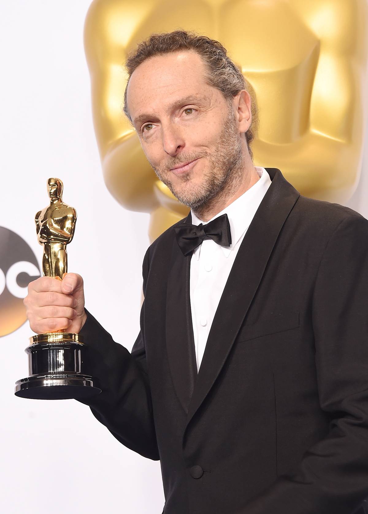 Emmanuel Lubezki after winning the Academy Award for Best Cinematography Award for ‘Birdman’ in Hollywood, California, February 22, 2015. (Jason Merritt/Getty Images)