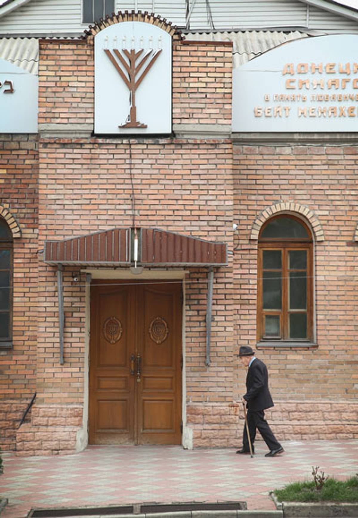 A worshipper arrives at the Chabad Lubavitch synagogue in Donetsk, in April 2014 (Photo: Scott Olson/Getty Image)