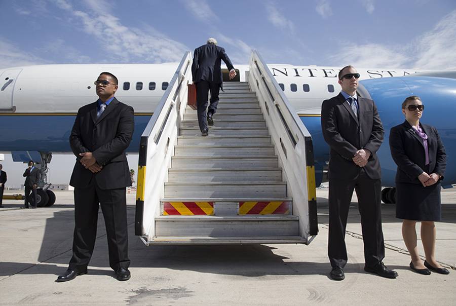 U.S. Secretary of State John Kerry boards a plane while leaving Ben-Gurion Airport after a meeting with Israeli prime minister on April 1, 2014.(Jacquelyn Martin/AFP/Getty Images)