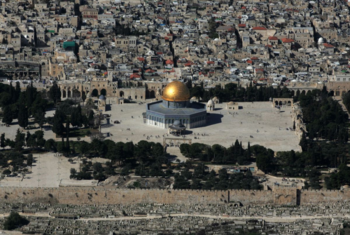 Police Detain 13 Jewish Men at Temple Mount For Praying, Singing ...