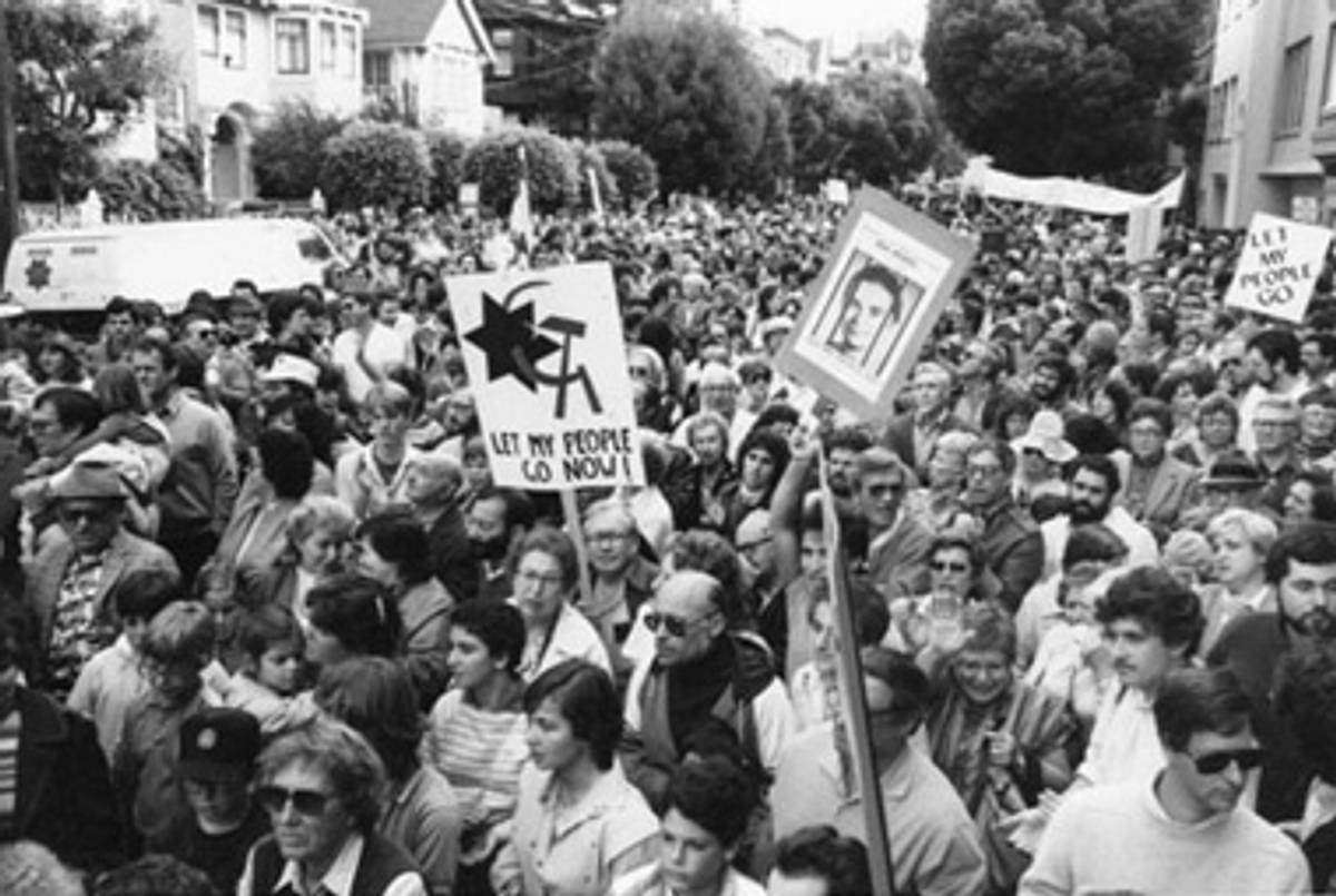 A Soviet Jewry demonstration in San Francisco on Simchat Torah, 1983.(American Soviet Jewry Movement Photographs Collection of the American Jewish Historical Society)