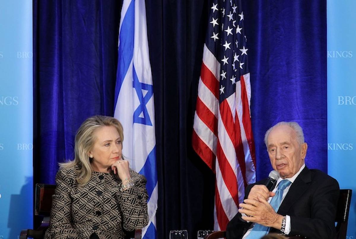  U.S. Secretary of State Hillary Clinton and Israeli President Shimon Peres mark the 10th anniversary celebration of the Saban Center for Middle East Policy of Brookings Institution.(Alex Wong/Getty Images)