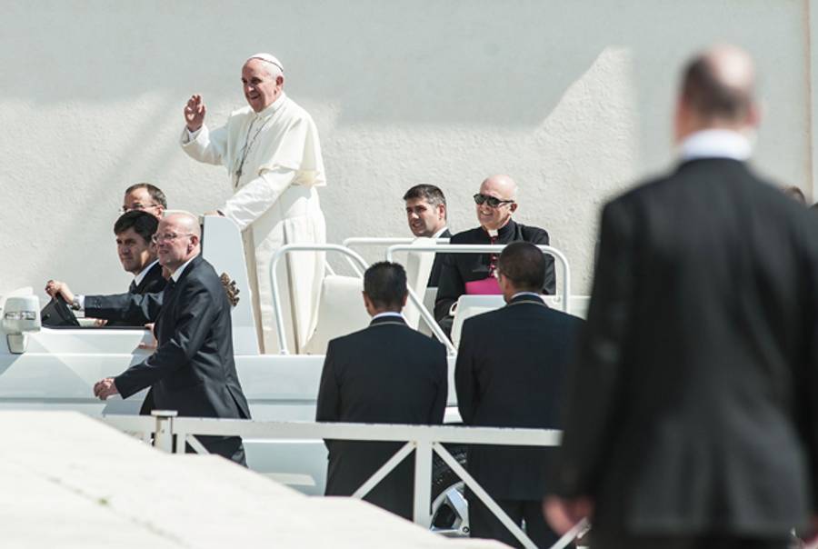  Pope Francis waves to the faithful as he arrives on popemobile at St. Peter's Square on June 16, 2013 in Vatican City, Vatican.(Giorgio Cosulich/Getty Images)