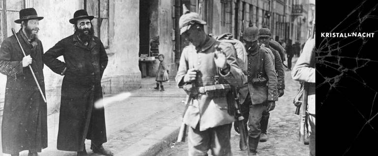 Jewish inhabitants of Neu-Sandec watch a passing German patrol, 1915.