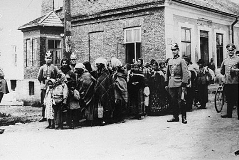 German police guard a group of Roma who have been rounded up for deportation to Poland. Germany, 1940-1945. (US Holocaust Memorial Museum, courtesy of Lydia Chagoll)