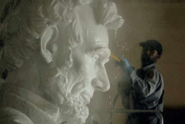 The Lincoln Memorial gets a bath.(Mark Wilson/Getty Images)