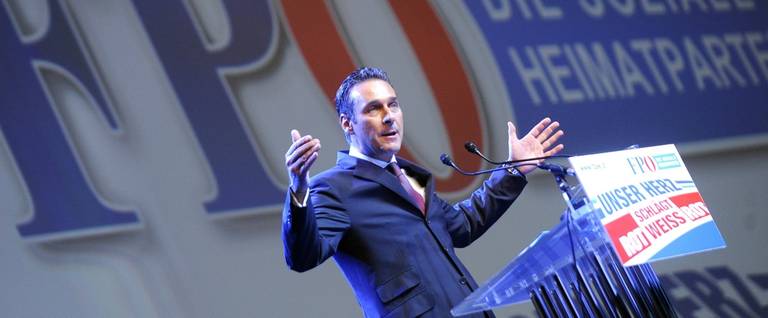 The leader of the Austrian populist Freedom Party (FPO), Heinz-Christian Strache gives a speech during a party meeting in 2011.((HANS KLAUS TECHT/AFP/Getty Images))
